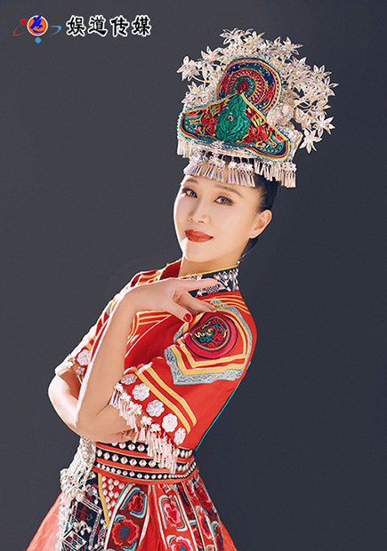 中国原生态舞蹈家夏冰
