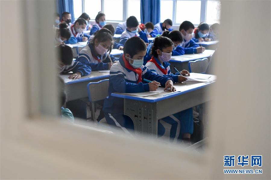 （图文互动）（4）做足“功课”保安全——新疆中小学和中职学校全面开学