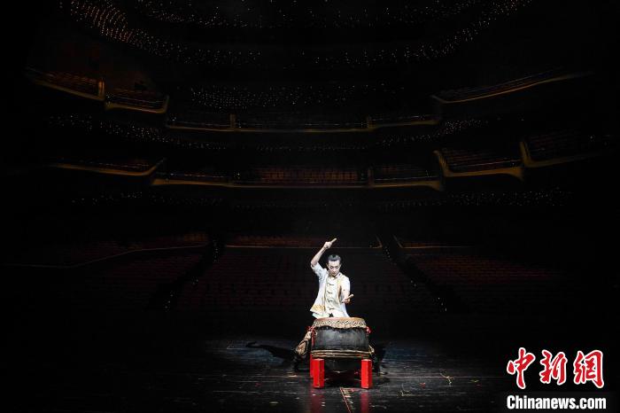“全球艺术家X中演院线·广州大剧院10小时‘云聚荟’”活动，5月9日上午10时起开启，来自全球近30个国家和地区、近150位艺术家逐一亮相，共同展现艺术之光。　林玮琳 摄