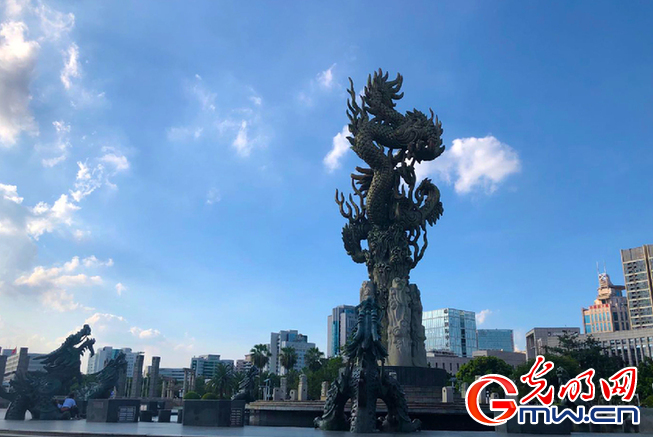深圳龙城广场：打造城市中心地标 丰富市民文化生活