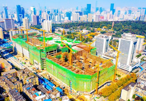 俯瞰正在建设中的武汉梦时代广场